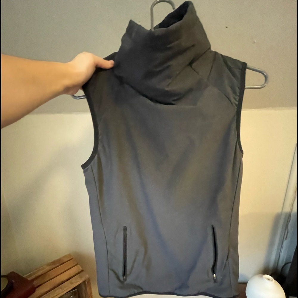 Nike aerolayer vest. XS. Barely worn.